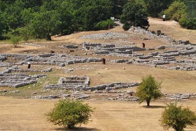 Parchi archeologici, chiesette e "canyon": i tesori di Monte Sannace e Monte Rotondo